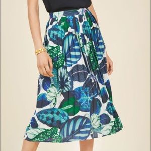 ModCloth tropical pleated midi skirt - L